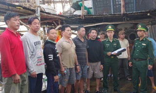 Chìm tàu câu mực, 5 người chết và mất tích: Làng biển lại nhói đau 