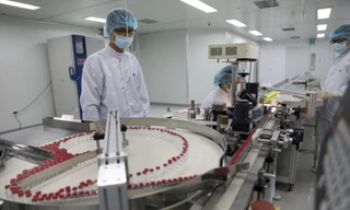 Dây chuyền gia công và đóng ống vắc-xin COVID-19 Sputnik-V tại Việt Nam do Vabiotech thực hiện Ảnh: Long Phạm 