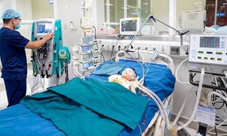 Bệnh nhi nhiễm trùng huyết được điều trì tại Bệnh viện Nhi TƯ