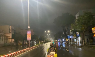 Đà Nẵng sau 0 giờ, cũng là lúc nhiều người mới chính thức bắt đầu guồng quay mưu sinh ảnh: Minh Hiền 