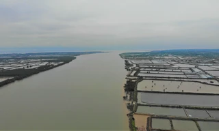 Cửa Ba Lạt nhìn từ trên cao 