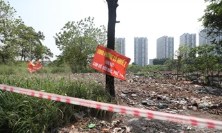 Bãi đốt rác thuộc phường Cổ Nhuế 2 đã được căng dây, cắm biển cảnh báo