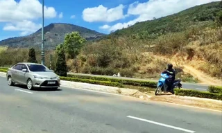 Xe máy băng ngang cao tốc 