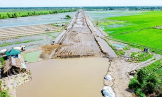 Thi công cao tốc ở ĐBSCL đang gặp khó vì thiếu cát Ảnh: PV