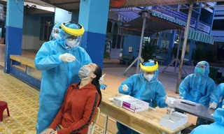 Lấy mẫu xét nghiệm tại quận Gò Vấp, TPHCM Ảnh: Khôi Nguyễn