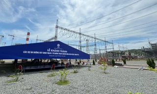 Hàng chục người tất bật dựng rạp, chuẩn bị cho lễ khánh thành