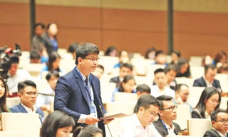 TS Trương Thanh Tùng tham luận tại tọa đàm về “Tăng cường năng lực số cho thanh niên” trong khuôn khổ Hội nghị Nghị sĩ trẻ toàn cầu lần thứ 9 ẢNH: TRỌNG TÀI