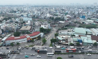 Cầu Tân Kỳ Tân Quý cách quốc lộ 1 không xa Ảnh: HH