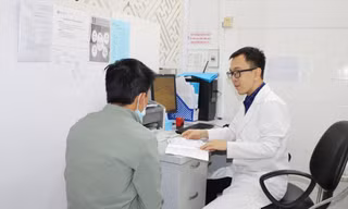Bệnh nhân đến khám bệnh lý về da tại Bệnh viện Da Liễu TPHCM ảnh: Lan Anh 