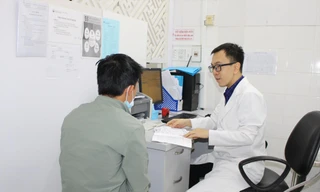 Bệnh nhân đến khám bệnh lý về da tại Bệnh viện Da Liễu TPHCM ảnh: Lan Anh 