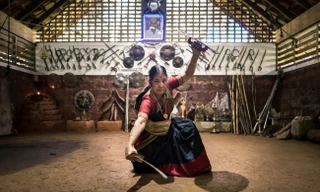 Bà Meenakshi Raghavan tại ngôi trường bà điều hành ở Vatakara, nơi dạy võ cho hơn 200 học sinh