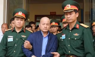 Đinh Ngọc Hệ (tức Út trọc) tại toà