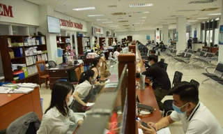 Cán bộ, công chức làm việc tại Trung tâm Hành chính thành phố Đà Nẵng