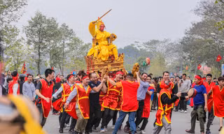 Nét đẹp của hội làng truyền thống như nghi thức “rước vua, chúa sống” ở đền Sái (Đông Anh, Hà Nội) cần được phát huy Ảnh: DUY PHẠM 
