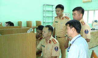 Cán bộ CSGT tập huấn công tác sát hạch bằng lái xe Ảnh: Hương Chi 