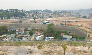 Mặc dù mới xuống móng nhưng Dự án nhà ở xã hội Khu dân cư đồi Ngân hàng được “cò đất” rao bán rầm rộ Ảnh: N.H