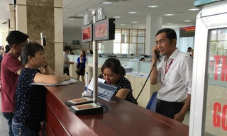 Người dân nộp tiền sử dụng đất tại Chi cục Thuế TP Thủ Đức, TPHCM 