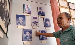 Hình ảnh 7 dũng sĩ Thanh Khê bên trong Khu lưu niệm ở di tích nhà mẹ Nhu Ảnh: Nguyễn Thành 