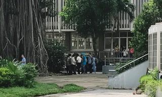 Khu vực nam sinh viên rơi từ tầng 4 xuống đất tử vong.