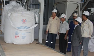 Ra lò sản phẩm Alumin đầu tiên tại Nhà máy Nhân Cơ. Ảnh: moit.gov.vn.