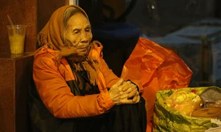 Người dân co ro trong đợt rét ngọt đầu tiên ở Hà Nội