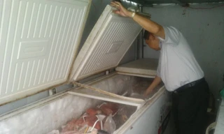 Số thịt heo trộn đà điểu bị phát hiện.