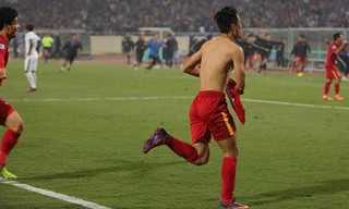 Vũ Minh Tuấn nghẹn ngào sau khi ghi bàn cho đội tuyển Việt Nam. Ảnh: An An.