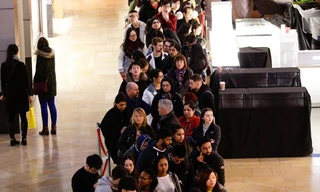 14 triệu người rồng rắn xếp hàng mua sắm tại Anh