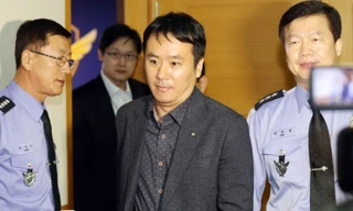 Ông Ju Gi-chung, phó tổng lãnh sự Trung Quốc hôm nay có mặt tại trụ sở tuần duyên Hàn Quốc ở thành phố Incheon. Ảnh: Yonhap.