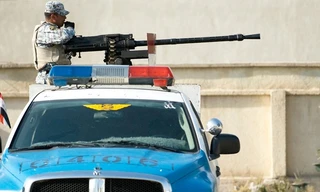 Một binh sĩ Iraq và khẩu súng KPV khi tham gia chiến dịch giải phóng Mosul.