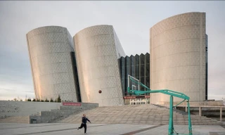 Bên trong thị trấn ma lớn nhất thế giới ở quê hương Thành Cát Tư Hãn