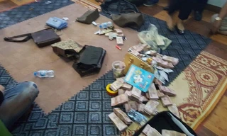 Tang vật thu giữ tại chiếu bạc.