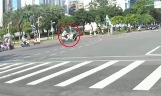 Vượt đèn vàng điên loạn gây tai nạn kinh hoàng