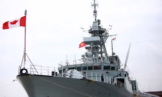 Chiến hạm HMCS Vancouver cập cảng Sài Gòn. Ảnh: Quốc Thắng.