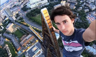 Chết do chụp selfie nhiều hơn cả do bị cá mập tấn công