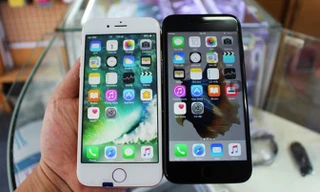 Rất khó phân biệt iPhone 7 hàng nhái (bên trái) và hàng thật.