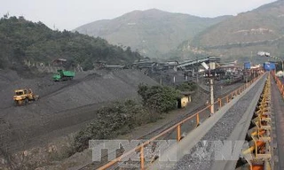 Một góc dây chuyền tuyển than của Công ty than Vàng Danh. Ảnh: Hà Thái/TTXVN.