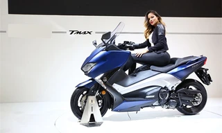 Dàn mẫu nóng bỏng tại triển lãm xe máy Milan