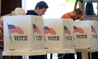 Cử tri Mỹ bỏ phiếu. Ảnh: Reuters.