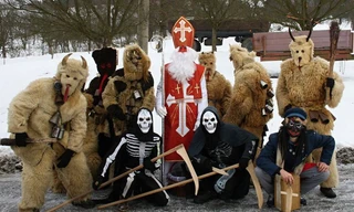 Phong tục đón Giáng sinh kỳ lạ này diễn ra tại làng Francova Lhota vào ngày 3/12 hàng năm.