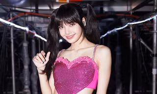 Giữa ồn ào bị Trung Quốc tẩy chay, Lisa (BlackPink) nhận danh hiệu danh giá