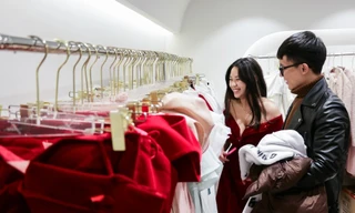 Chờ người yêu đi sắm Tết tới tối muộn