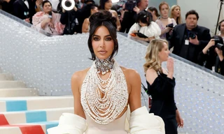 Met Gala 2023: Kim Kardashian để ngực trần, Lil Nas X chỉ mặc nội y