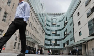 Bê bối ảnh nóng đang nhấn chìm đài BBC