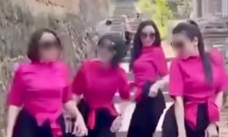 Bản tin 8H: 4 phụ nữ nhảy nhót phản cảm tại di tích chùa Bổ Đà