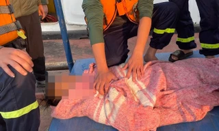 Bản tin 8H: Cứu thanh niên nhảy cầu Long Biên