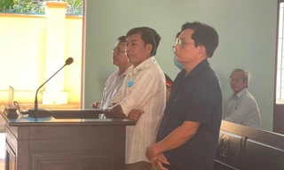 Bản tin 8H: Nguyên chủ tịch huyện thoát kỷ luật dù cấp sai sổ đỏ