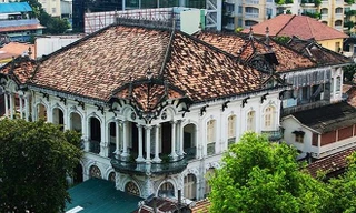Cận cảnh biệt thự cổ 35 triệu đô quây tôn ở Sài Gòn