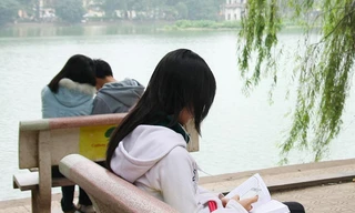 Không ít bạn trẻ cô đơn phải thuê người yêu về quê dịp Tết. Ảnh: Xuân Phú