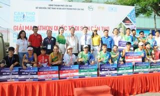 Hơn 1.200 người tham gia giải chạy bộ Marathon Quốc tế di sản Cần Thơ 